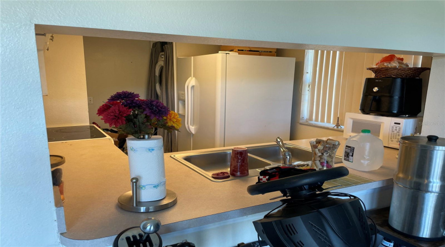 Two-sided Kitchen Bar, seating for five