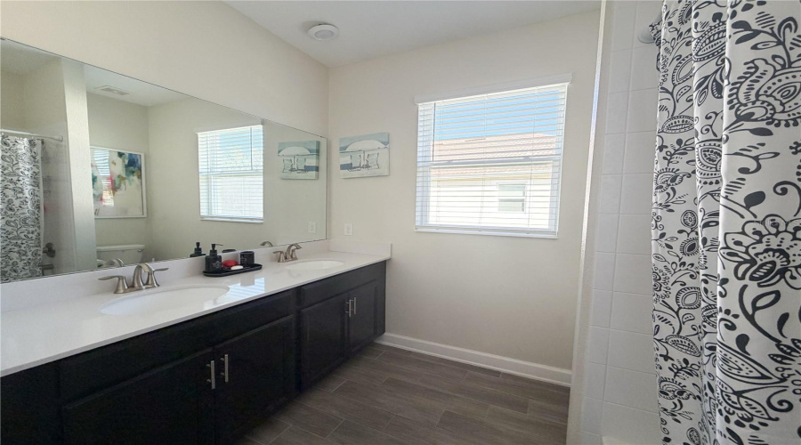 DAVENPORT, Florida 33896, 4 Bedrooms Bedrooms, ,3 BathroomsBathrooms,Residential,For Sale,FALLEN OAK,0,MFRO6363710