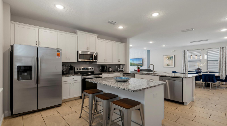 KISSIMMEE, Florida 34747, 6 Bedrooms Bedrooms, ,6 BathroomsBathrooms,Residential,For Sale,SOUTHFIELD,0,MFRO6362283