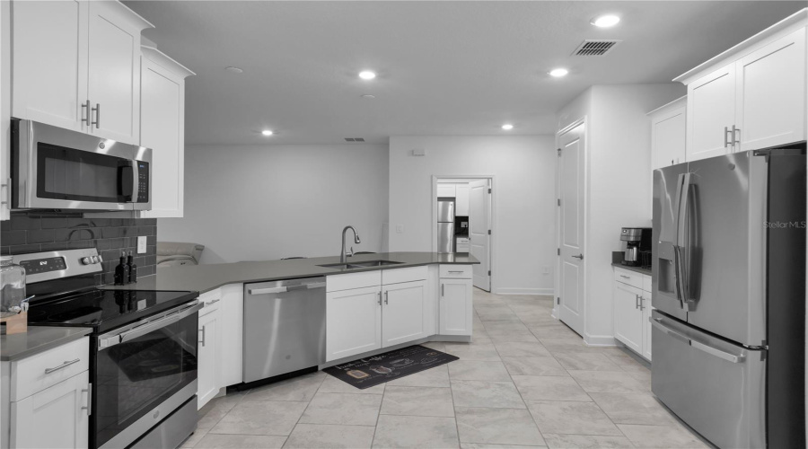 DAVENPORT, Florida 33837, 4 Bedrooms Bedrooms, ,3 BathroomsBathrooms,Residential,For Sale,CAMDEN,0,MFRO6364038