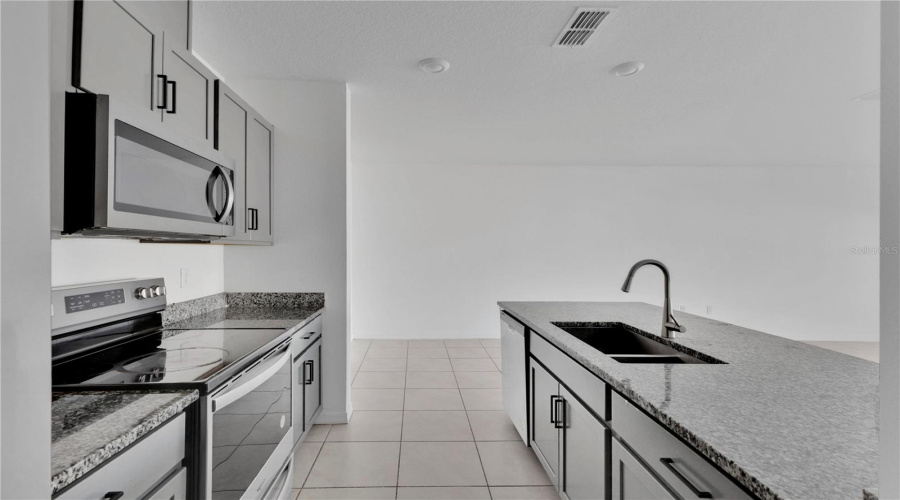 DAVENPORT, Florida 33896, 3 Bedrooms Bedrooms, ,2 BathroomsBathrooms,Residential,For Sale,STONEY POINT,0,MFRO6363770