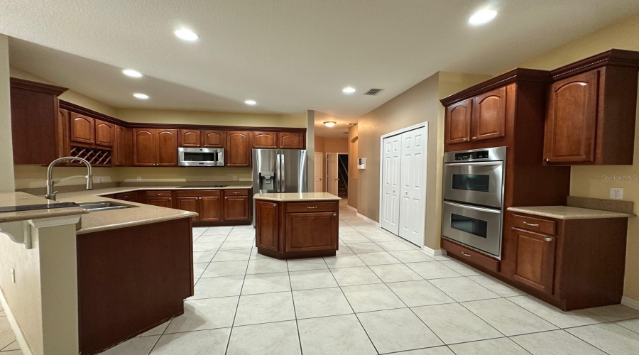 KISSIMMEE, Florida 34746, 5 Bedrooms Bedrooms, ,4 BathroomsBathrooms,Residential,For Sale,VALLEYVIEW,0,MFRS5139305