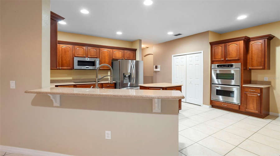 KISSIMMEE, Florida 34746, 5 Bedrooms Bedrooms, ,4 BathroomsBathrooms,Residential,For Sale,VALLEYVIEW,0,MFRS5139305