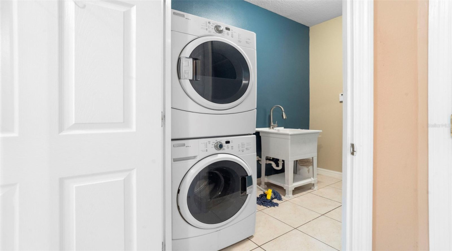 KISSIMMEE, Florida 34746, 5 Bedrooms Bedrooms, ,4 BathroomsBathrooms,Residential,For Sale,VALLEYVIEW,0,MFRS5139305