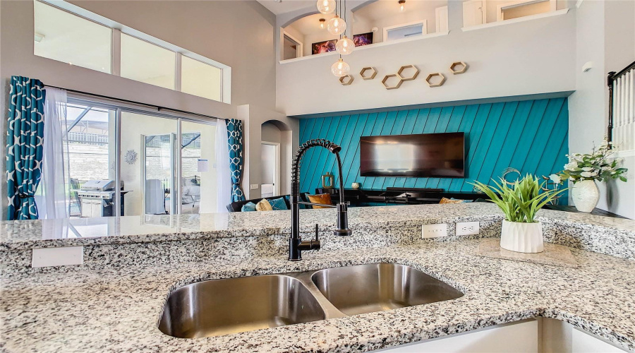 KISSIMMEE, Florida 34747, 6 Bedrooms Bedrooms, ,3 BathroomsBathrooms,Residential,For Sale,BASNETT,0,MFRO6364292