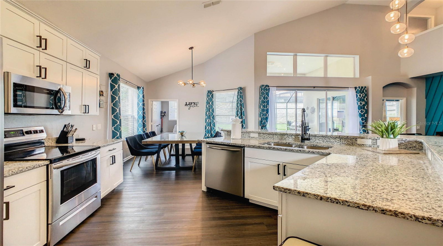 KISSIMMEE, Florida 34747, 6 Bedrooms Bedrooms, ,3 BathroomsBathrooms,Residential,For Sale,BASNETT,0,MFRO6364292