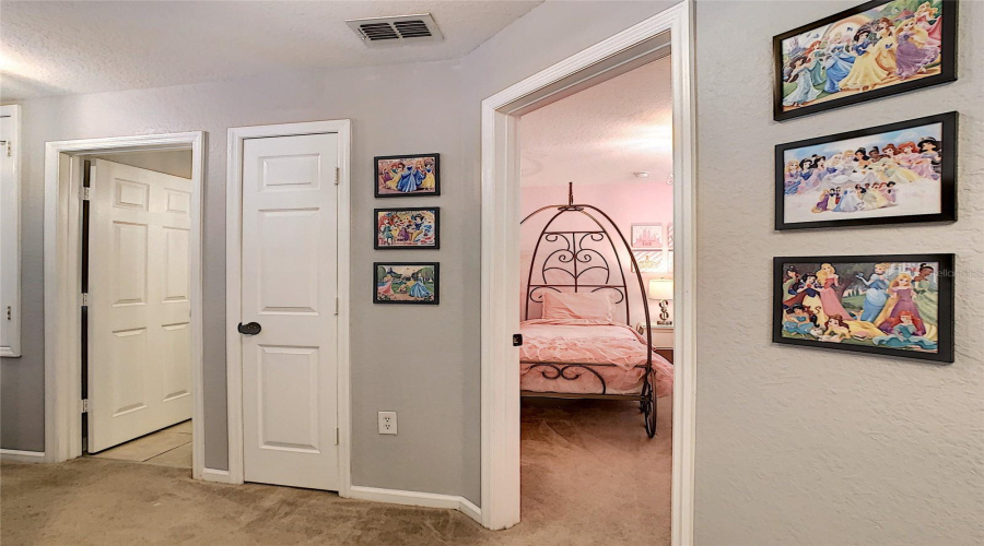 KISSIMMEE, Florida 34747, 6 Bedrooms Bedrooms, ,3 BathroomsBathrooms,Residential,For Sale,BASNETT,0,MFRO6364292