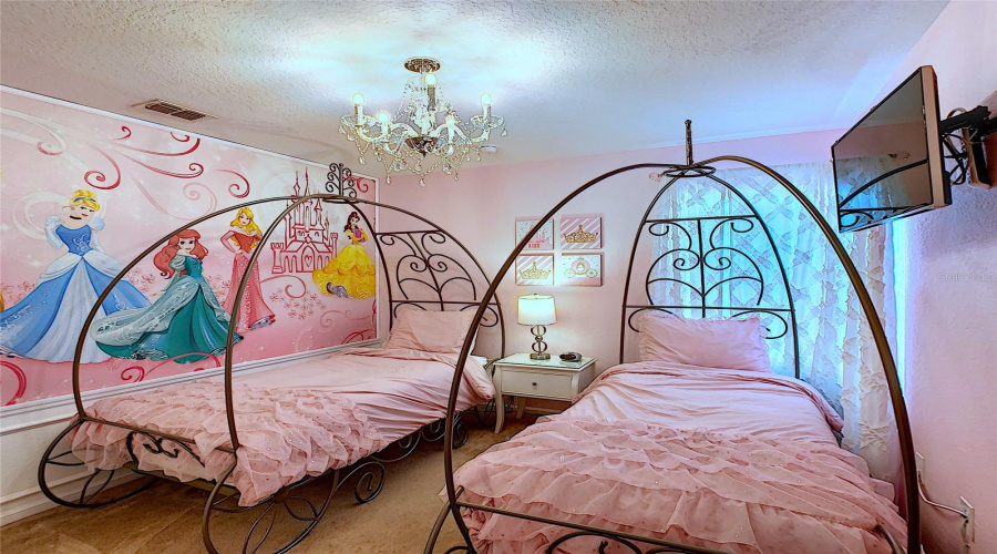 KISSIMMEE, Florida 34747, 6 Bedrooms Bedrooms, ,3 BathroomsBathrooms,Residential,For Sale,BASNETT,0,MFRO6364292