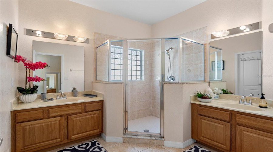 DAVENPORT, Florida 33896, 4 Bedrooms Bedrooms, ,3 BathroomsBathrooms,Residential,For Sale,BURFORD,0,MFRO6363945