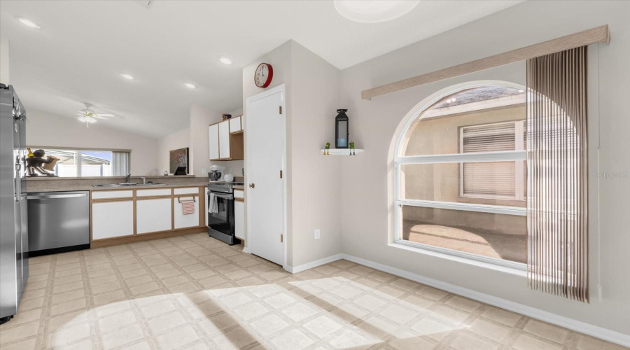 DAVENPORT, Florida 33897, 3 Bedrooms Bedrooms, ,2 BathroomsBathrooms,Residential,For Sale,BLOOMINGDALE,0,MFRO6364193