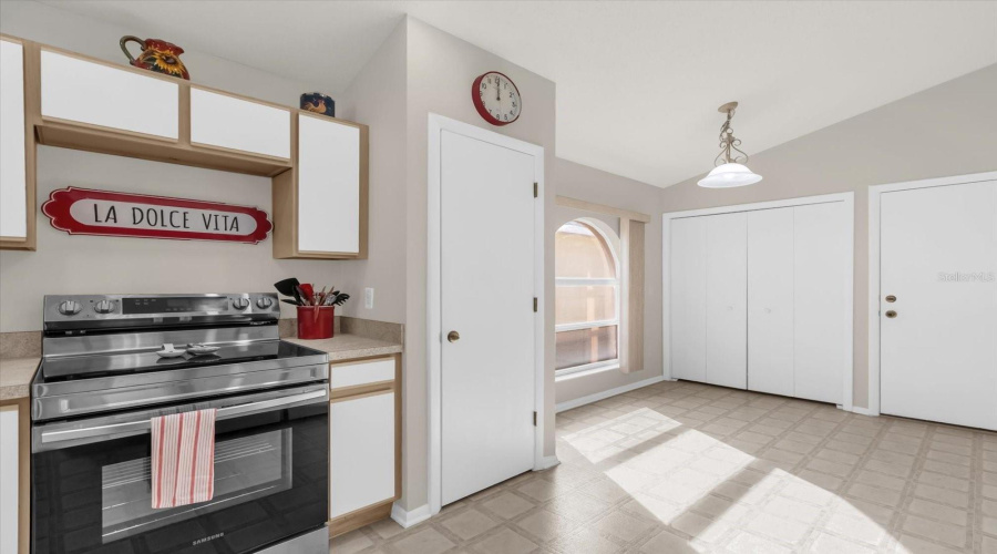 DAVENPORT, Florida 33897, 3 Bedrooms Bedrooms, ,2 BathroomsBathrooms,Residential,For Sale,BLOOMINGDALE,0,MFRO6364193