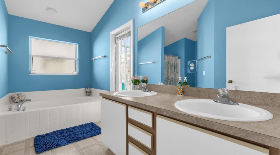 DAVENPORT, Florida 33897, 3 Bedrooms Bedrooms, ,2 BathroomsBathrooms,Residential,For Sale,BLOOMINGDALE,0,MFRO6364193