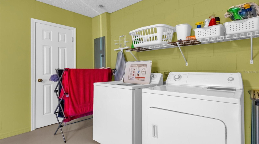 DAVENPORT, Florida 33897, 3 Bedrooms Bedrooms, ,2 BathroomsBathrooms,Residential,For Sale,BLOOMINGDALE,0,MFRO6364193