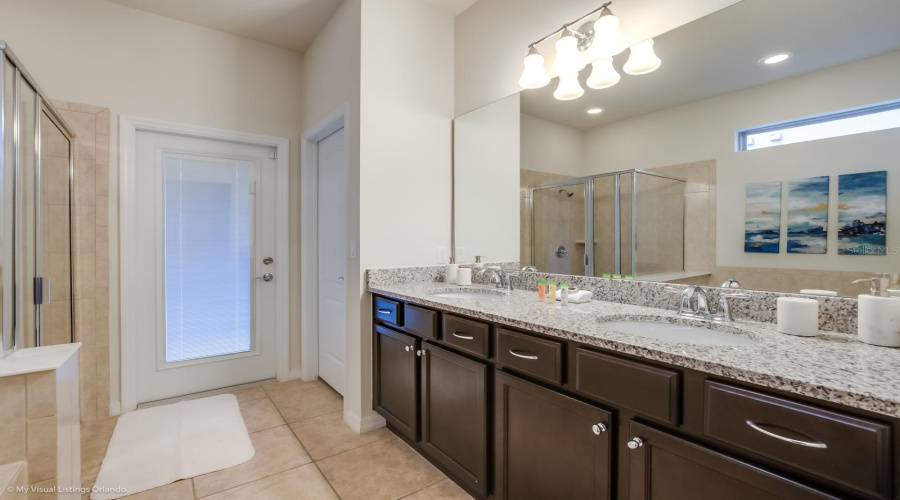 KISSIMMEE, Florida 34747, 8 Bedrooms Bedrooms, ,6 BathroomsBathrooms,Residential,For Sale,MACAPA,0,MFRO6364014