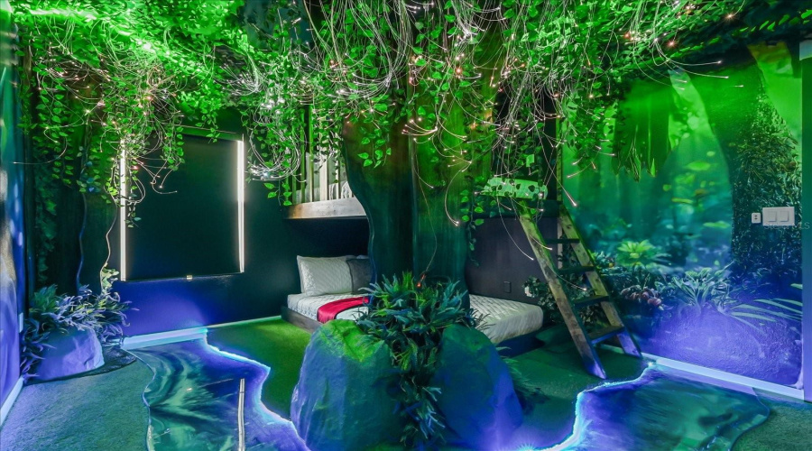 KISSIMMEE, Florida 34747, 9 Bedrooms Bedrooms, ,6 BathroomsBathrooms,Residential,For Sale,CALM SHORE,0,MFRO6364031