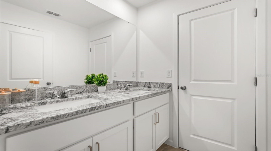 KISSIMMEE, Florida 34747, 9 Bedrooms Bedrooms, ,6 BathroomsBathrooms,Residential,For Sale,CALM SHORE,0,MFRO6364031