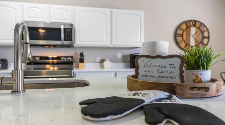 KISSIMMEE, Florida 34747, 4 Bedrooms Bedrooms, ,4 BathroomsBathrooms,Residential,For Sale,BASNETT,0,MFRO6364628