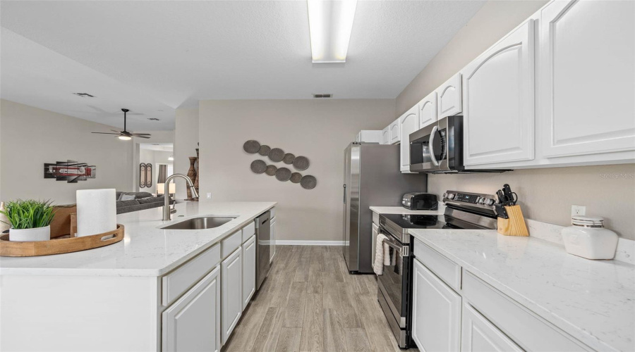 KISSIMMEE, Florida 34747, 4 Bedrooms Bedrooms, ,4 BathroomsBathrooms,Residential,For Sale,BASNETT,0,MFRO6364628