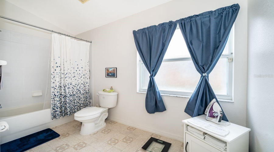 DAVENPORT, Florida 33897, 4 Bedrooms Bedrooms, ,2 BathroomsBathrooms,Residential,For Sale,HALSTEAD,0,MFRS5134482