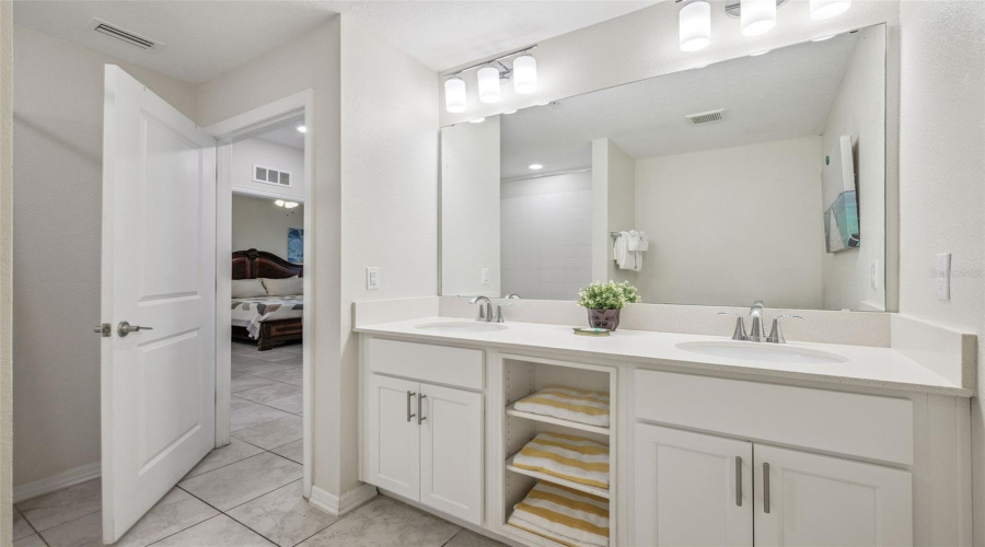 KISSIMMEE, Florida 34746, 2 Bedrooms Bedrooms, ,2 BathroomsBathrooms,Residential,For Sale,CLOCK TOWER,0,MFRS5139599