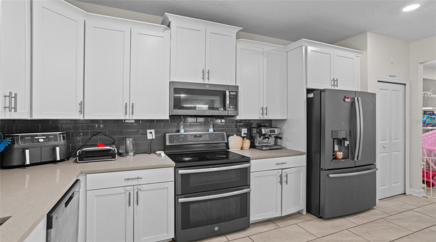 KISSIMMEE, Florida 34746, 6 Bedrooms Bedrooms, ,6 BathroomsBathrooms,Residential,For Sale,TARGET,0,MFRO6342138