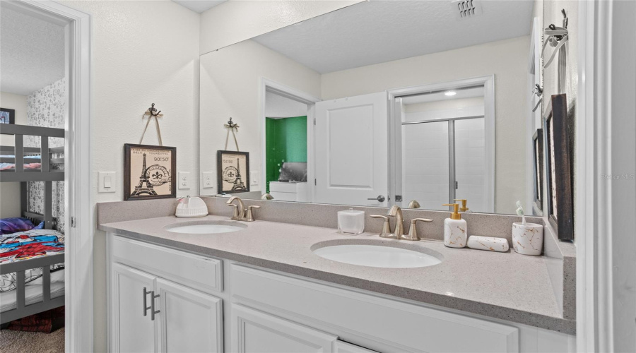 KISSIMMEE, Florida 34746, 6 Bedrooms Bedrooms, ,6 BathroomsBathrooms,Residential,For Sale,TARGET,0,MFRO6342138