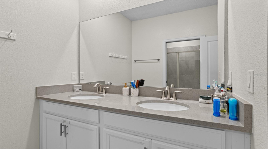 KISSIMMEE, Florida 34746, 6 Bedrooms Bedrooms, ,6 BathroomsBathrooms,Residential,For Sale,TARGET,0,MFRO6342138