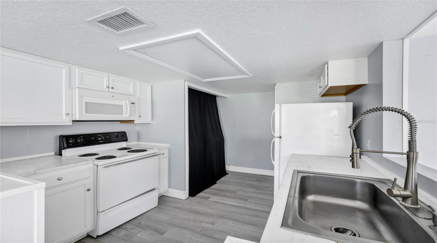 DAVENPORT, Florida 33897, 4 Bedrooms Bedrooms, ,3 BathroomsBathrooms,Residential,For Sale,COCONUT PALM,0,MFRO6357773