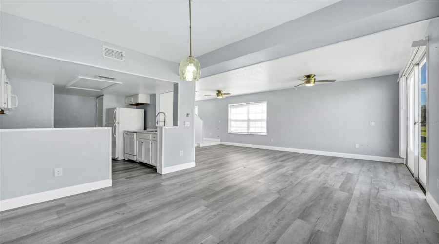 DAVENPORT, Florida 33897, 4 Bedrooms Bedrooms, ,3 BathroomsBathrooms,Residential,For Sale,COCONUT PALM,0,MFRO6357773