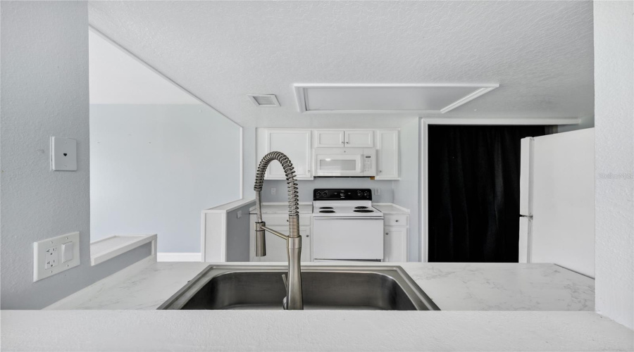 DAVENPORT, Florida 33897, 4 Bedrooms Bedrooms, ,3 BathroomsBathrooms,Residential,For Sale,COCONUT PALM,0,MFRO6357773