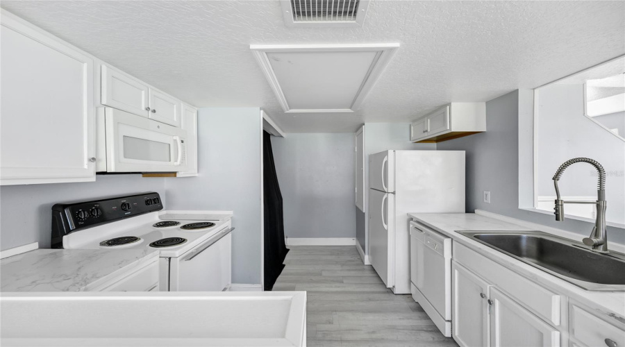 DAVENPORT, Florida 33897, 4 Bedrooms Bedrooms, ,3 BathroomsBathrooms,Residential,For Sale,COCONUT PALM,0,MFRO6357773