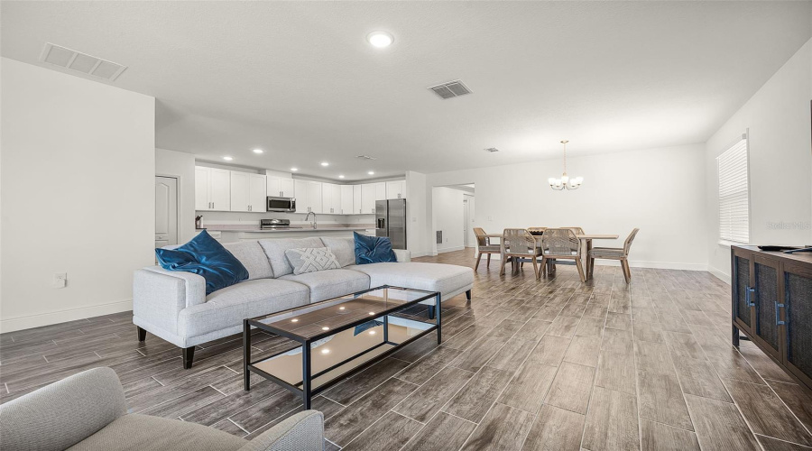 DAVENPORT, Florida 33837, 4 Bedrooms Bedrooms, ,3 BathroomsBathrooms,Residential,For Sale,OAK BLUFF,0,MFRO6321580