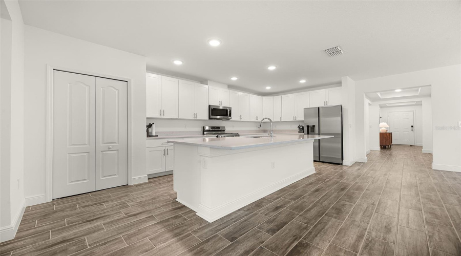 DAVENPORT, Florida 33837, 4 Bedrooms Bedrooms, ,3 BathroomsBathrooms,Residential,For Sale,OAK BLUFF,0,MFRO6321580