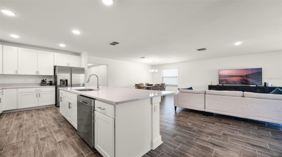 DAVENPORT, Florida 33837, 4 Bedrooms Bedrooms, ,3 BathroomsBathrooms,Residential,For Sale,OAK BLUFF,0,MFRO6321580