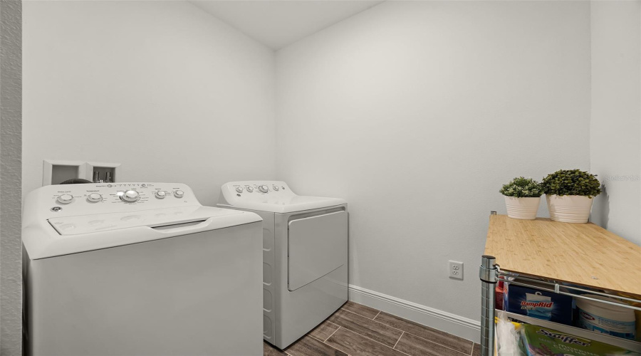 DAVENPORT, Florida 33837, 4 Bedrooms Bedrooms, ,3 BathroomsBathrooms,Residential,For Sale,OAK BLUFF,0,MFRO6321580