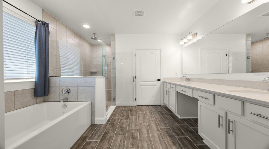 DAVENPORT, Florida 33837, 4 Bedrooms Bedrooms, ,3 BathroomsBathrooms,Residential,For Sale,OAK BLUFF,0,MFRO6321580