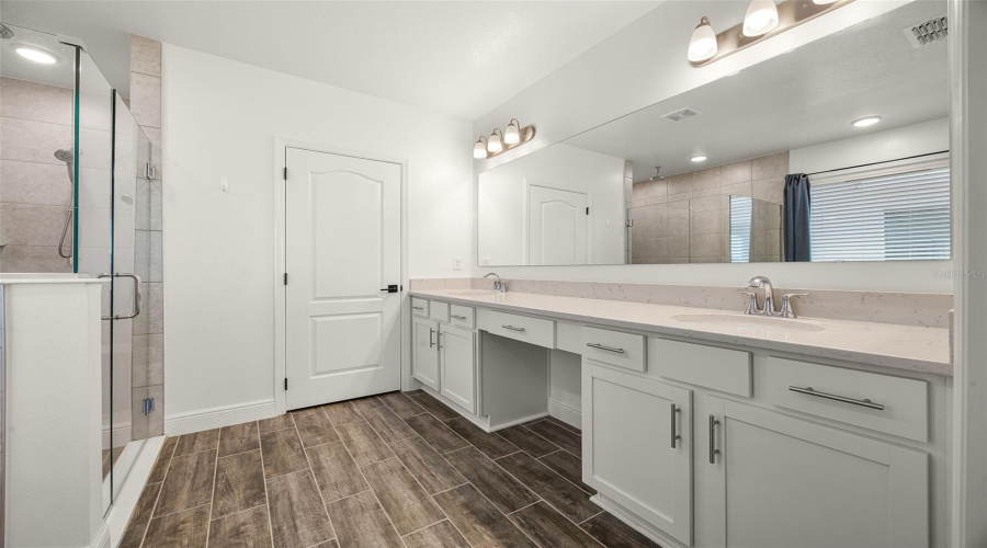 DAVENPORT, Florida 33837, 4 Bedrooms Bedrooms, ,3 BathroomsBathrooms,Residential,For Sale,OAK BLUFF,0,MFRO6321580