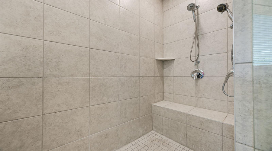 DAVENPORT, Florida 33837, 4 Bedrooms Bedrooms, ,3 BathroomsBathrooms,Residential,For Sale,OAK BLUFF,0,MFRO6321580