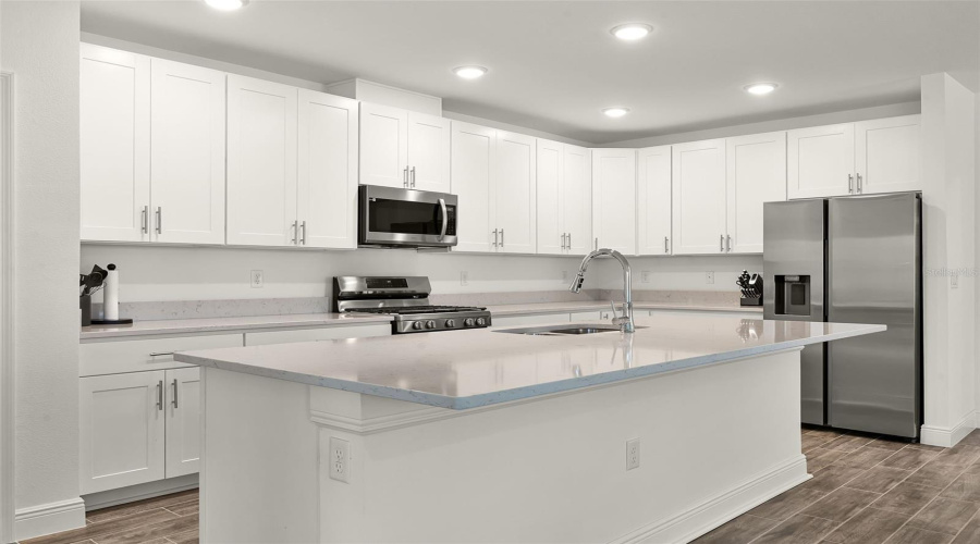 DAVENPORT, Florida 33837, 4 Bedrooms Bedrooms, ,3 BathroomsBathrooms,Residential,For Sale,OAK BLUFF,0,MFRO6321580