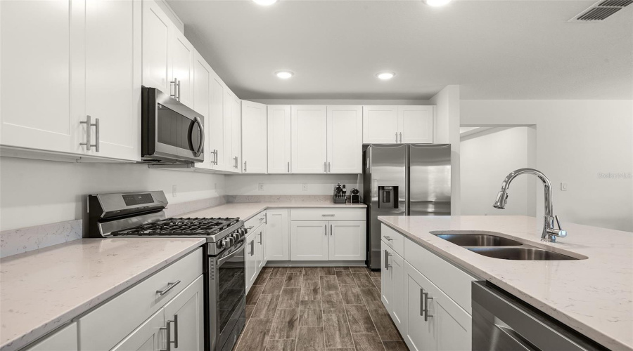 DAVENPORT, Florida 33837, 4 Bedrooms Bedrooms, ,3 BathroomsBathrooms,Residential,For Sale,OAK BLUFF,0,MFRO6321580