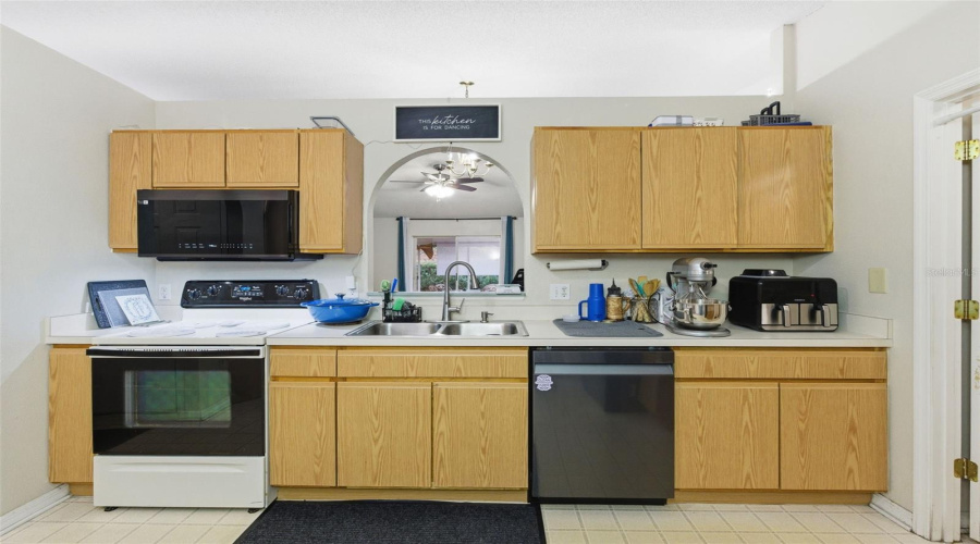 DAVENPORT, Florida 33897, 3 Bedrooms Bedrooms, ,2 BathroomsBathrooms,Residential,For Sale,HIGHWAY 27,0,MFRTB8452434