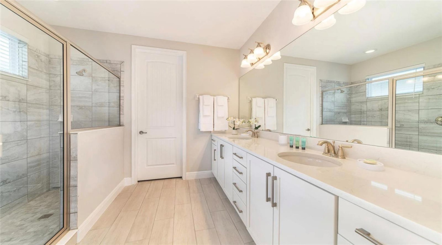 KISSIMMEE, Florida 34747, 5 Bedrooms Bedrooms, ,5 BathroomsBathrooms,Residential,For Sale,FAIRFAX,0,MFRTB8381133