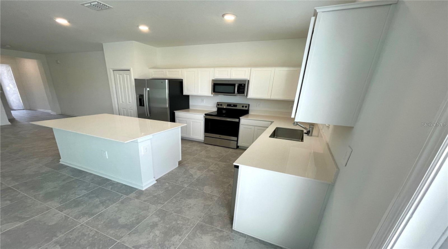 DAVENPORT, Florida 33896, 3 Bedrooms Bedrooms, ,2 BathroomsBathrooms,Residential,For Sale,BOGEY,0,MFRO6337607