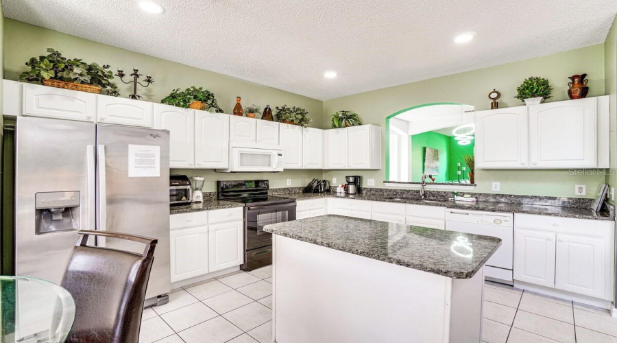 KISSIMMEE, Florida 34747, 7 Bedrooms Bedrooms, ,4 BathroomsBathrooms,Residential,For Sale,LA ISLA,0,MFRTB8436969