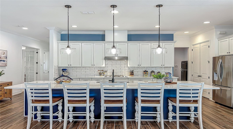 Plenty of room at this Eat-in Kitchen island!