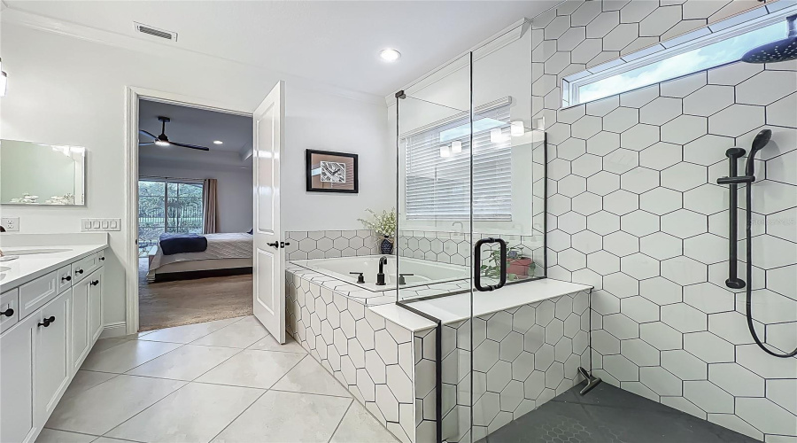 Walk-in Shower & Soaking tub