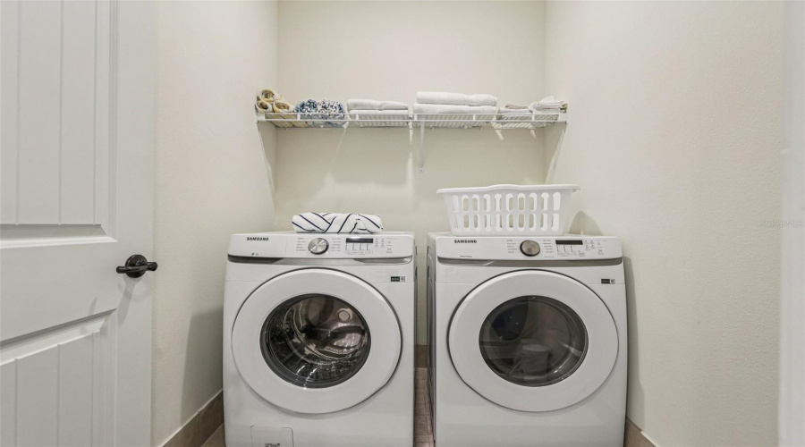 KISSIMMEE, Florida 34747, 3 Bedrooms Bedrooms, ,3 BathroomsBathrooms,Residential,For Sale,ON THE ROCKS,0,MFRTB8453088