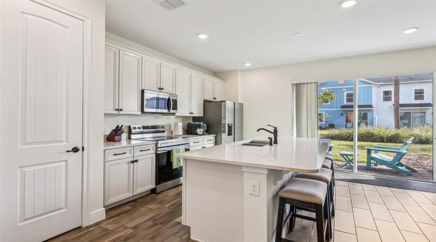 KISSIMMEE, Florida 34747, 3 Bedrooms Bedrooms, ,3 BathroomsBathrooms,Residential,For Sale,ON THE ROCKS,0,MFRTB8453088