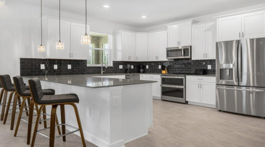 DAVENPORT, Florida 33896, 6 Bedrooms Bedrooms, ,6 BathroomsBathrooms,Residential,For Sale,SOMMERSET HILLS,0,MFRS5139833