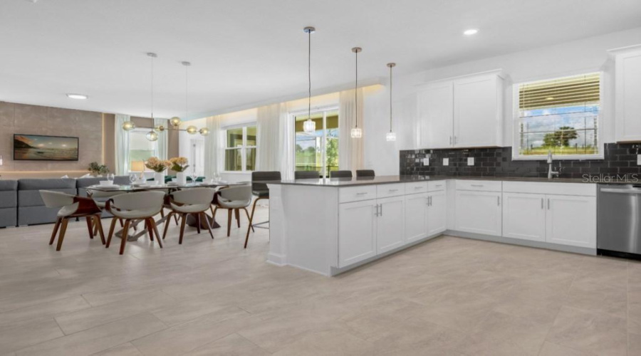 DAVENPORT, Florida 33896, 6 Bedrooms Bedrooms, ,6 BathroomsBathrooms,Residential,For Sale,SOMMERSET HILLS,0,MFRS5139833